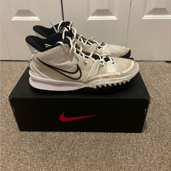 Nike Kyrie 7 - Picture 1 of 4